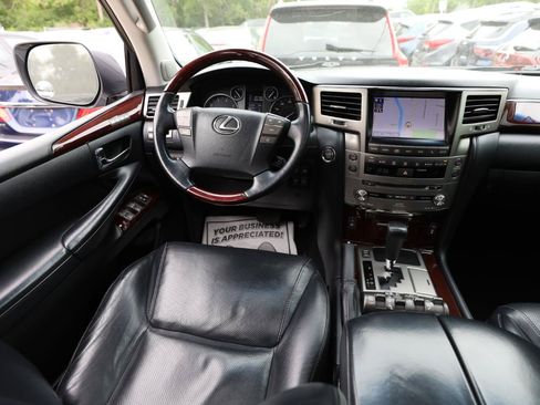Used 2013 Lexus LX 570 4WD w/ Luxury Pkg image 16
