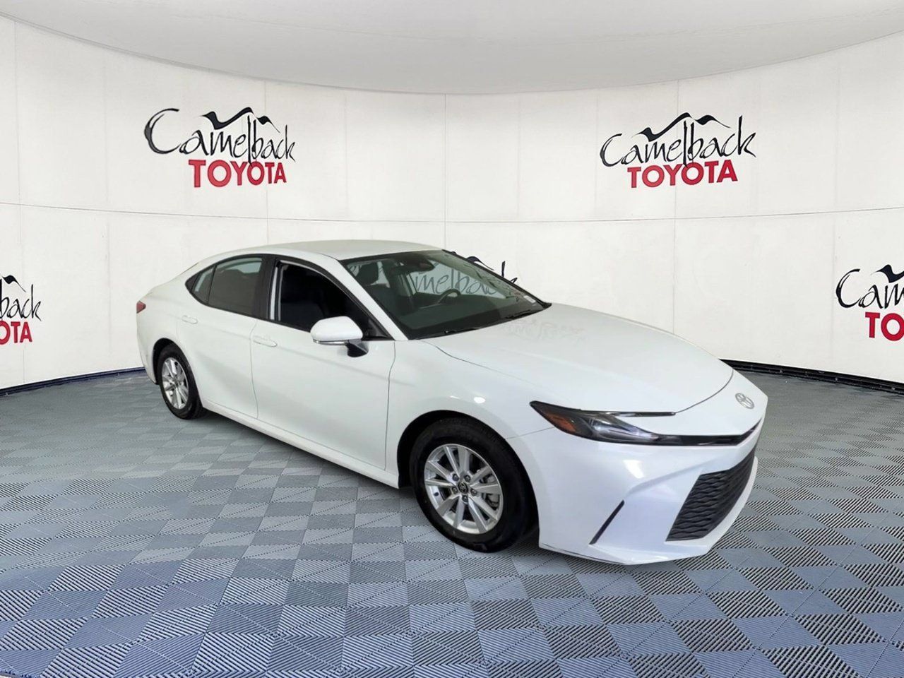 Used 2025 Toyota Camry LE FWD image 5