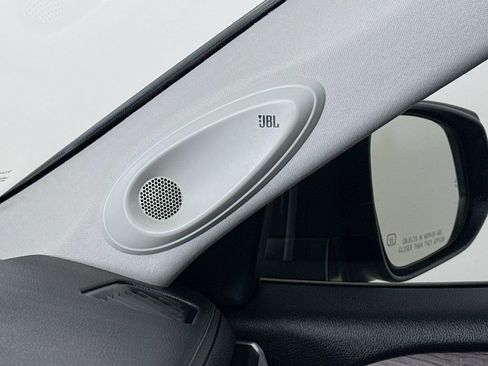 Used 2023 Toyota Highlander Limited image 21