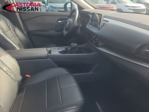 Used 2022 Nissan Rogue SV image 23