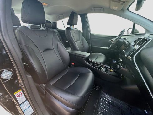 Used 2022 Toyota Prius AWD image 30
