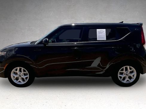 Used 2022 Kia Soul LX w/ Technology Package FWD image 3