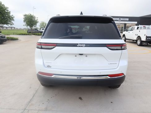 New 2026 Jeep Grand Cherokee Laredo X AWD/4WD image 22