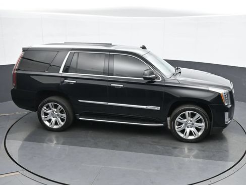 Used 2019 Cadillac Escalade Luxury AWD/4WD image 24