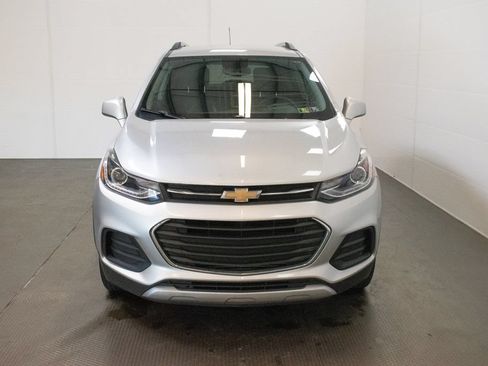 Used 2017 Chevrolet Trax LT w/ LT Convenience Package AWD/4WD image 2