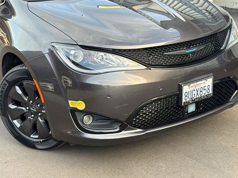 Used 2020 Chrysler Pacifica Limited w/ Advanced Safetytec Group image 3