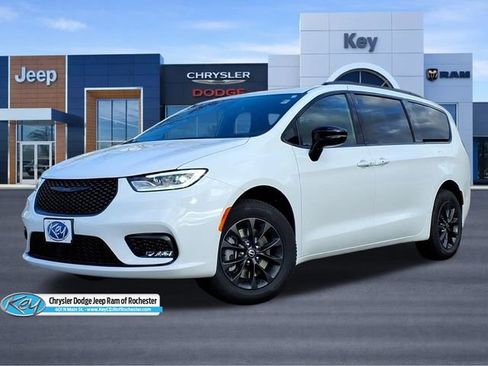 New 2026 Chrysler Pacifica Select image 1