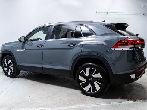 Used 2025 Volkswagen Atlas Cross Sport SE AWD/4WD image 2