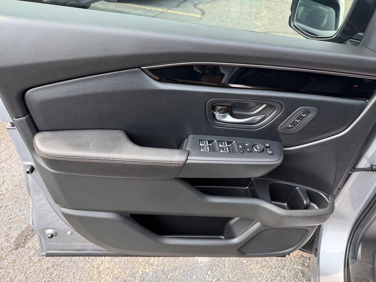 Used 2025 Honda Pilot TrailSport image 14