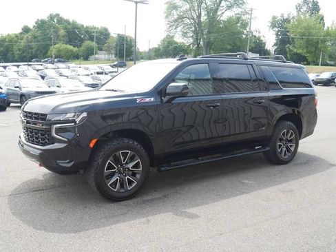 Used 2023 Chevrolet Suburban Z71 w/ Luxury Package AWD/4WD image 8