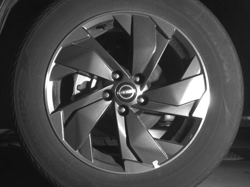 Used 2025 Nissan Rogue SV image 12