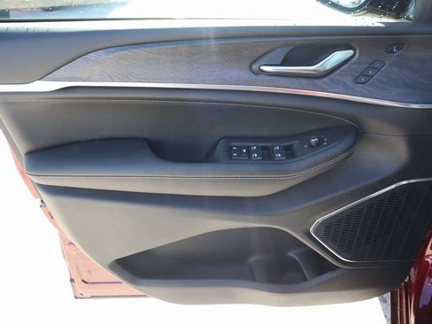 New 2025 Jeep Grand Cherokee L Overland w/ Luxury Tech Group IV image 18