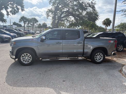 Used 2022 Chevrolet Silverado 1500 LT AWD/4WD image 3