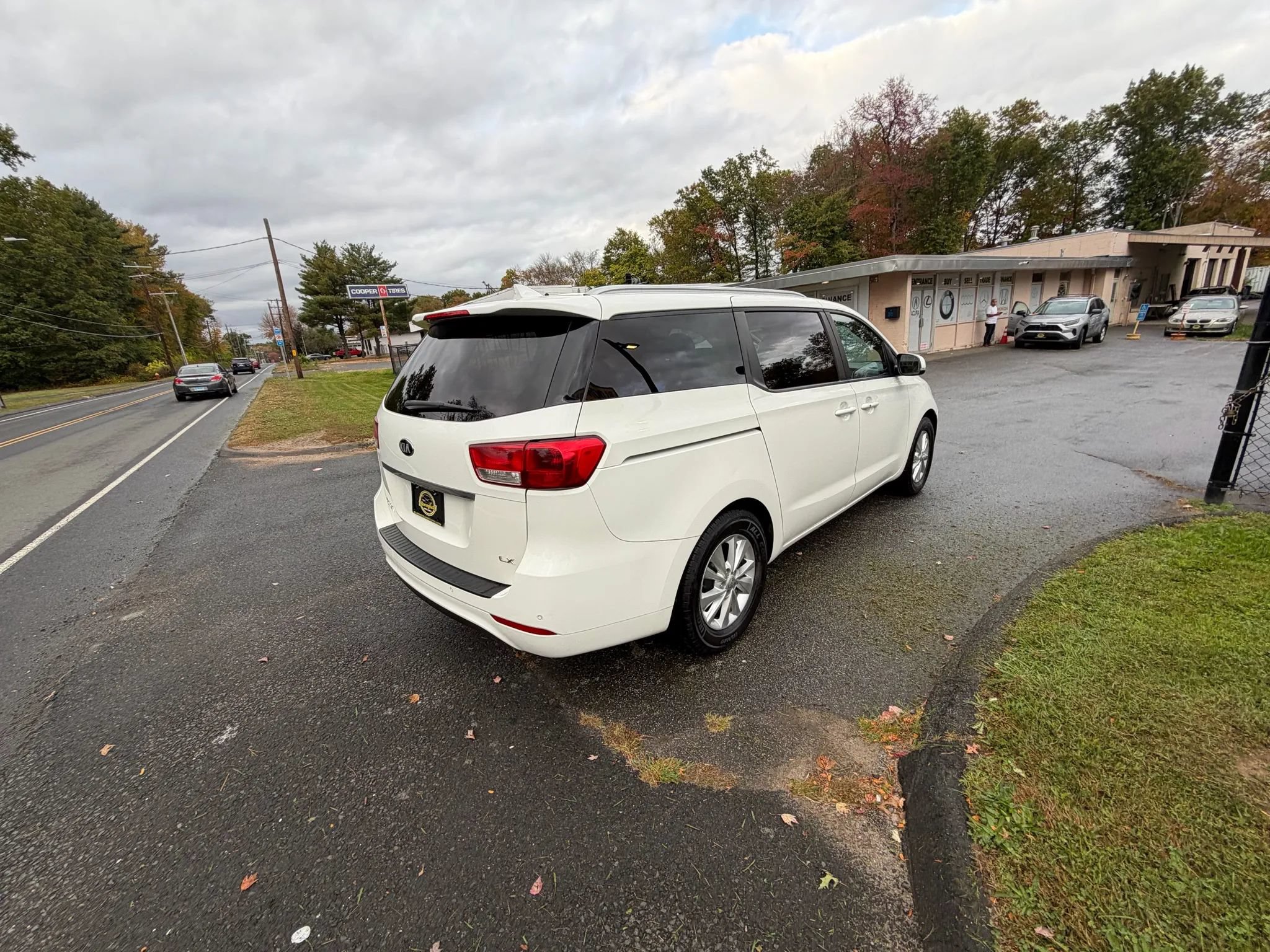 Used 2016 Kia Sedona LX w/ LX Essentials Premium Package FWD image 5