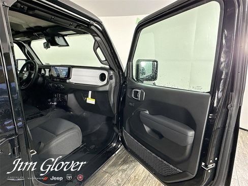 New 2025 Jeep Gladiator Sport image 13