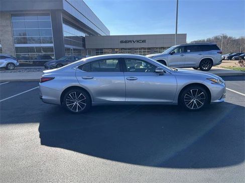 Certified 2024 Lexus ES 250 w/ Premium Package image 2