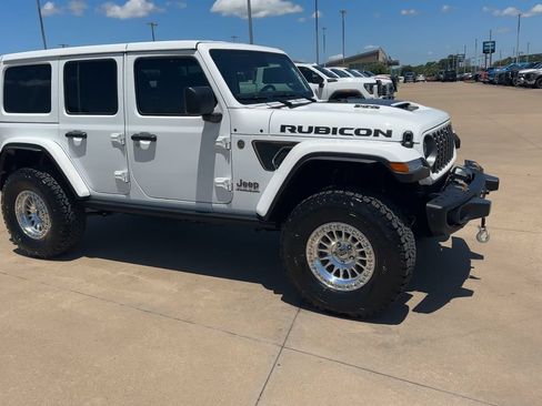 Used 2025 Jeep Wrangler Unlimited Rubicon 392 AWD/4WD image 9