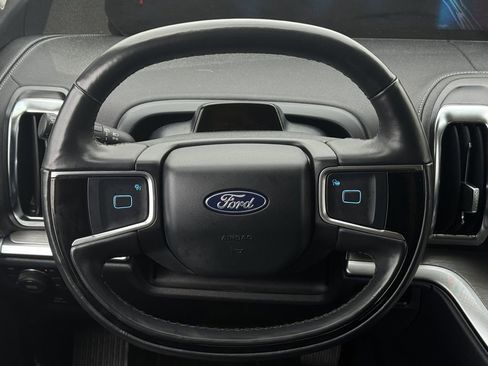Used 2025 Ford Expedition Platinum AWD/4WD image 14