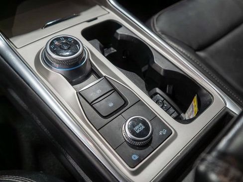 Used 2022 Ford Explorer XLT w/ Equipment Group 202A AWD/4WD image 32
