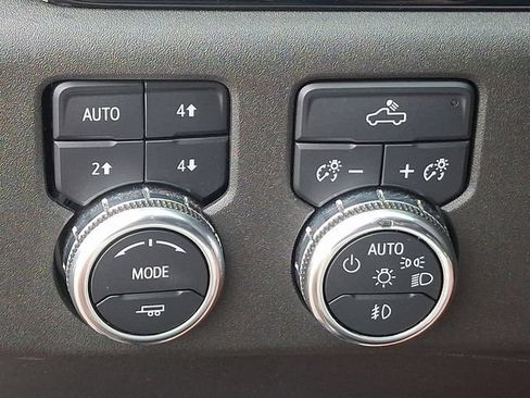 Used 2024 GMC Sierra 1500 Elevation w/ LPO, Elevation Black Package AWD/4WD image 17