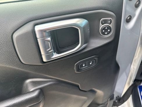 Used 2024 Jeep Wrangler Rubicon image 11