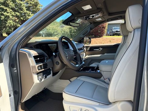 New 2026 GMC Yukon XL Denali w/ Denali Reserve Package image 39