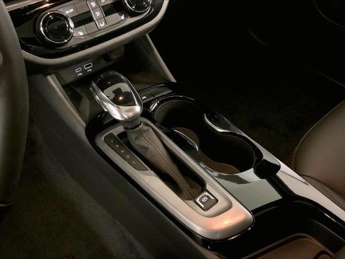 Used 2025 Buick Envista Sport Touring w/ Experience Buick Package FWD image 17