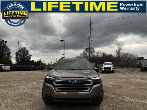 Used 2025 Subaru Forester Premium image 3