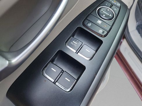 Used 2017 Kia Sedona LX w/ LX Essentials Premium Package image 18