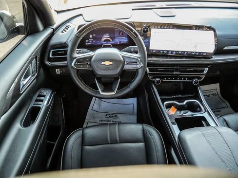 Used 2025 Chevrolet Traverse High Country w/ LPO, Floor Liner Package FWD image 27