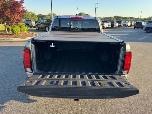 Used 2025 Chevrolet Colorado W/T w/ Advanced Trailering Package RWD image 10