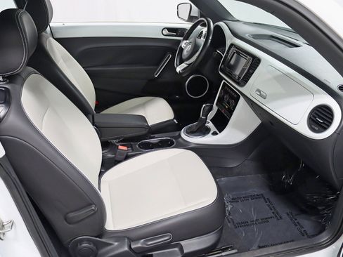 Used 2019 Volkswagen Beetle 2.0T SE FWD image 27