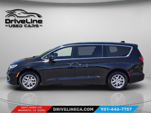 Used 2025 Chrysler Pacifica Select FWD image 14