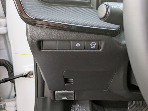 New 2026 Nissan Kicks SR image 13