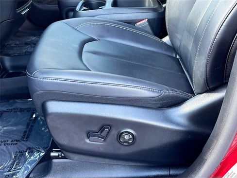 Used 2025 Chrysler Pacifica Select FWD image 21