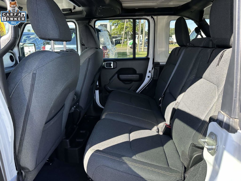 Used 2024 Jeep Wrangler Unlimited w/ Convenience Group AWD/4WD image 10