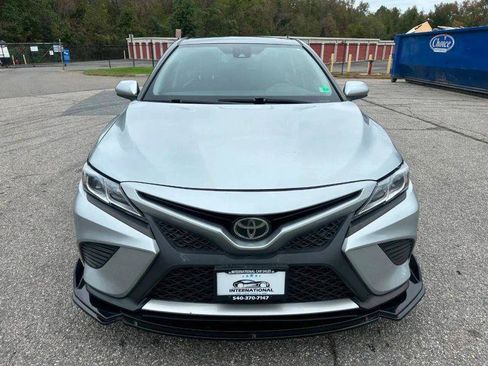 Used 2018 Toyota Camry SE FWD image 3
