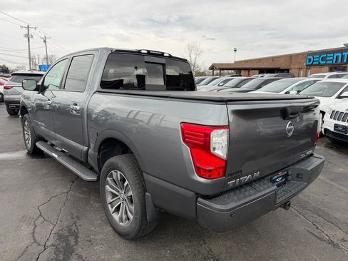 Used 2018 Nissan Titan SL image 5
