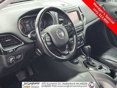 Used 2020 Jeep Cherokee Latitude Plus AWD/4WD image 12