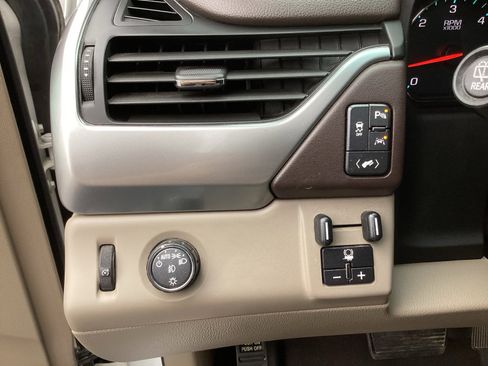 Used 2019 Chevrolet Suburban Premier image 36