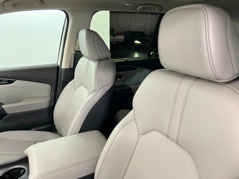 Used 2025 Honda Pilot Touring image 17