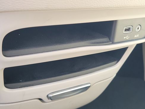 Used 2020 Chrysler Pacifica Limited FWD image 25