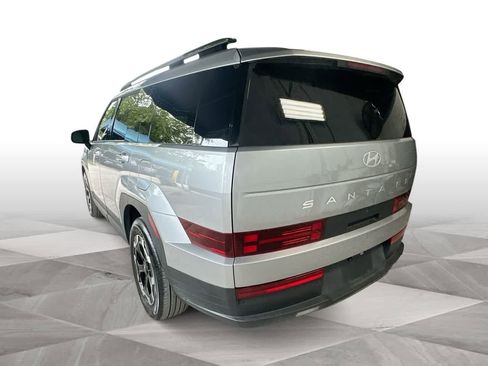 Used 2025 Hyundai Santa Fe SEL FWD image 6