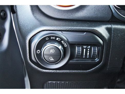 Used 2022 Jeep Gladiator Mojave w/ Cold Weather Group AWD/4WD image 22