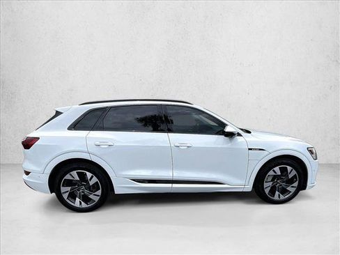 Used 2022 Audi e-tron Premium AWD/4WD image 5