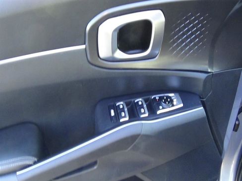 Used 2024 Kia Sorento S image 14
