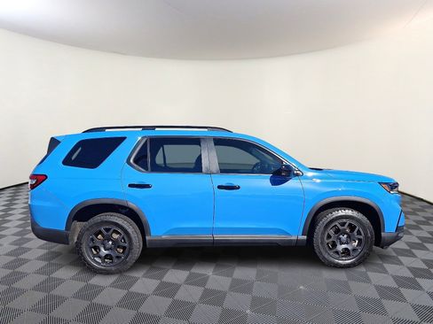 Used 2025 Honda Pilot TrailSport image 8