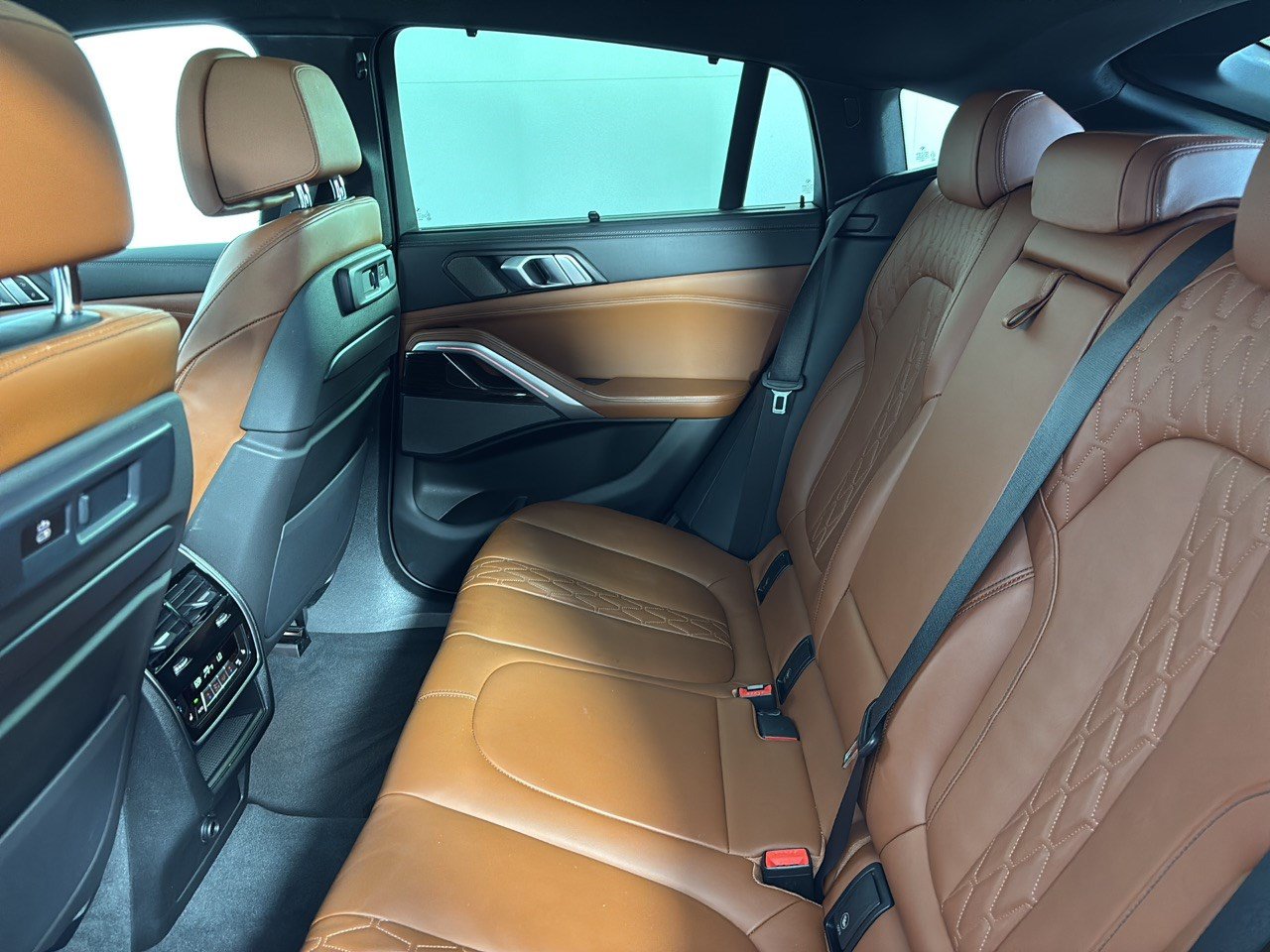 Used 2021 BMW X6 M50i w/ Executive Package AWD/4WD image 25