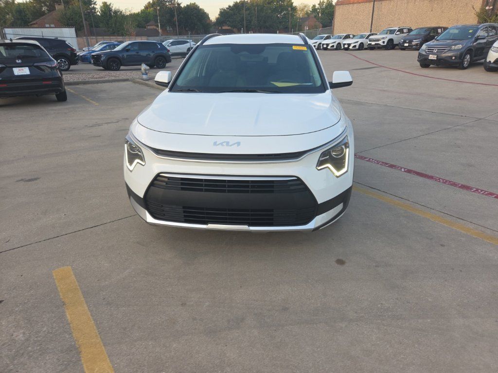 Used 2025 Kia Niro LX FWD image 5