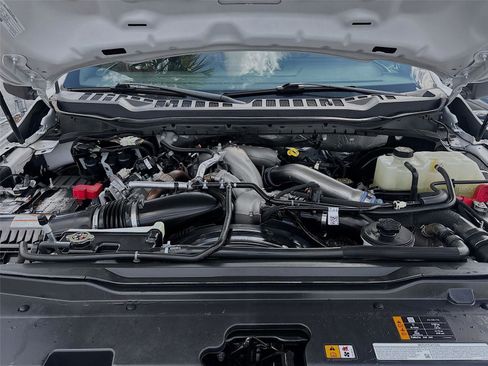 Used 2023 Ford F250 Lariat w/ Chrome Package image 32